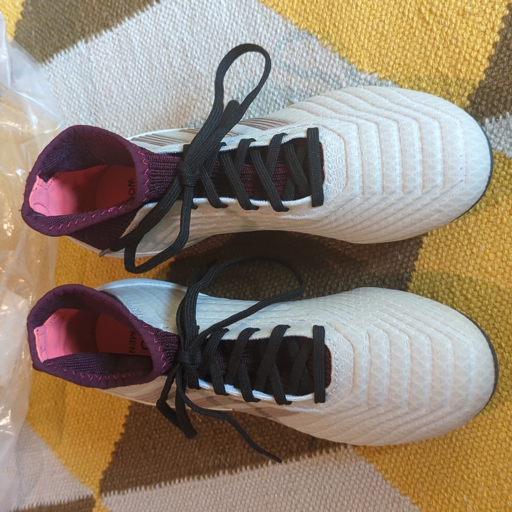 NWOT- Adidas Predator Women's 18.3 Soccer Cleats- Size 5